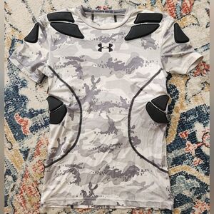 Under Armour Youth Football Shirt With Integrated Pads Size Medium 10/12